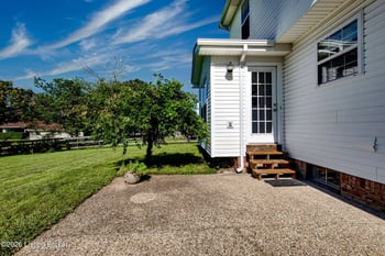 8913 Fox Chase Pl, Louisville, KY 40228