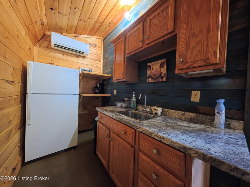 899 Pine Haven Rd, Clarkson, KY 42726