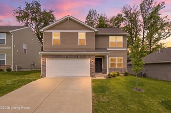8990 Auburn Woods Rd, Louisville, KY 40214