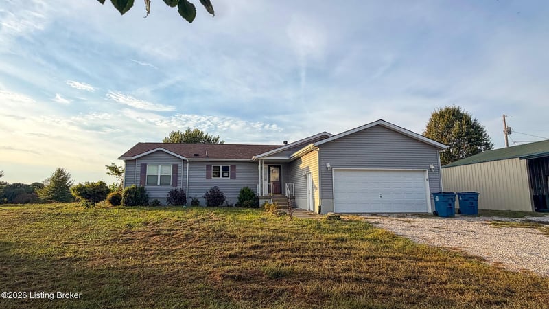 90 Meadow Vale Ct, Vine Grove, KY 40175