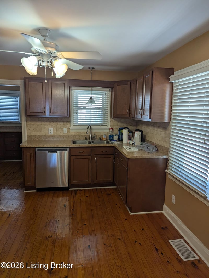 900 Lydia St, Louisville, KY 40217