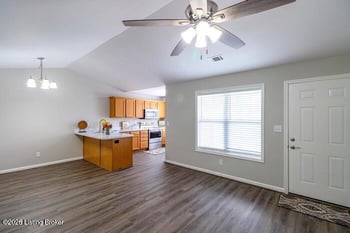 9003 Falcon Crest Ct #205, Louisville, KY 40219