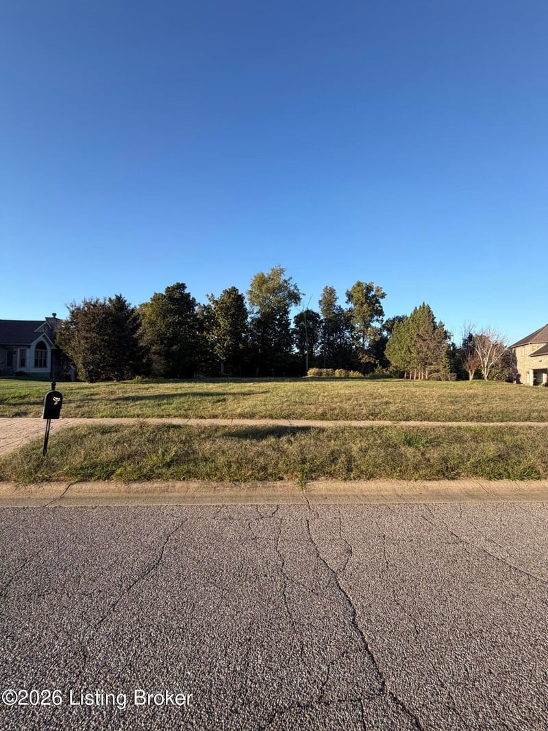 9004 Grand Pointe Ct, Louisville, KY 40214
