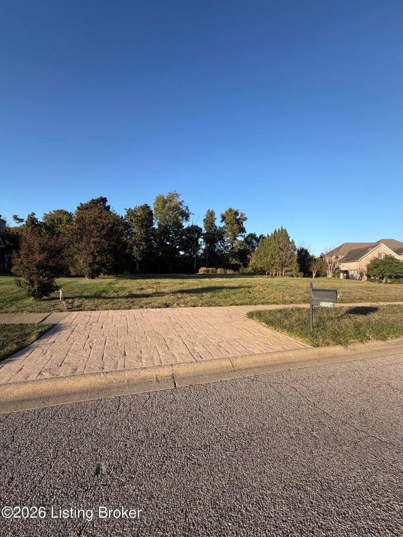 9004 Grand Pointe Ct, Louisville, KY 40214