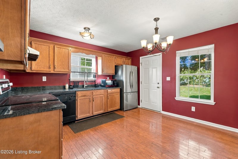 9008 Sagebrush Ct, Louisville, KY 40228