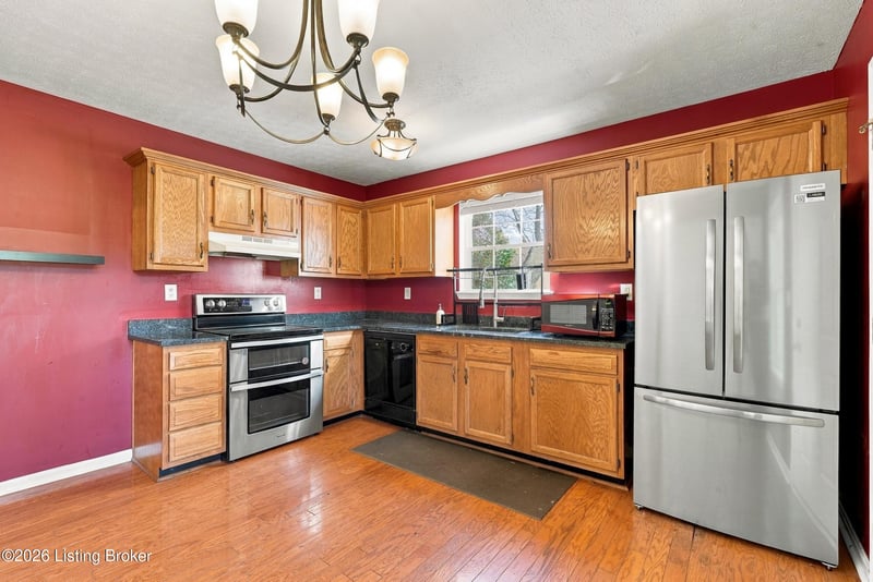 9008 Sagebrush Ct, Louisville, KY 40228