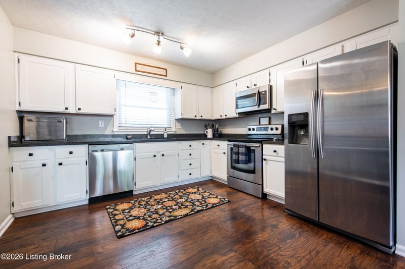 9009 Cardiff Rd, Louisville, KY 40242