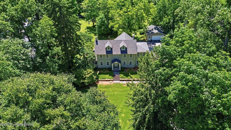 902 Bellewood Rd, Anchorage, KY 40223