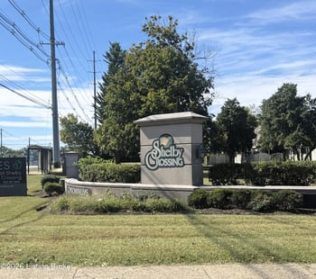 902 La Fontenay Ct, Louisville, KY 40223