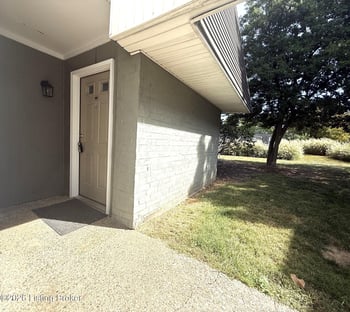 902 La Fontenay Ct, Louisville, KY 40223