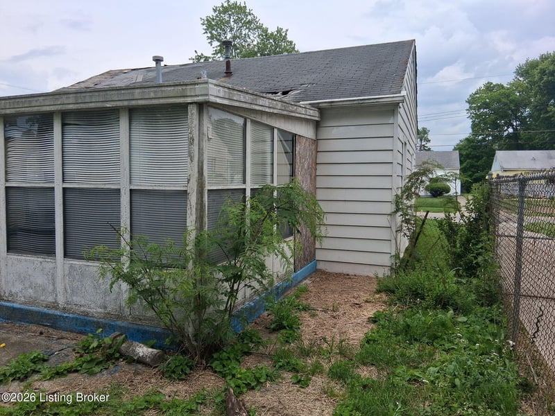 902 Loretto Ave, Louisville, KY 40211