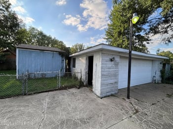 9022 Wanlou Dr, Louisville, KY 40272
