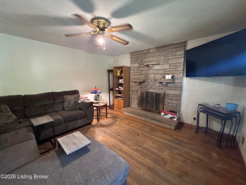 9022 Wanlou Dr, Louisville, KY 40272