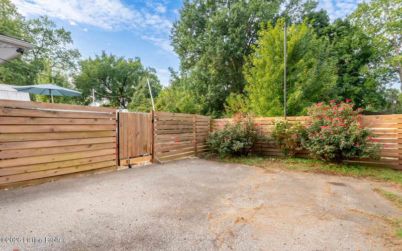 904 Girard Dr, Louisville, KY 40222