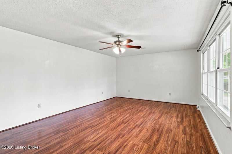 906 Mary Ct, Radcliff, KY 40160