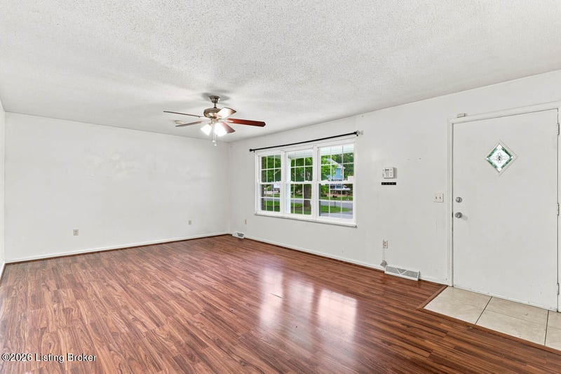 906 Mary Ct, Radcliff, KY 40160