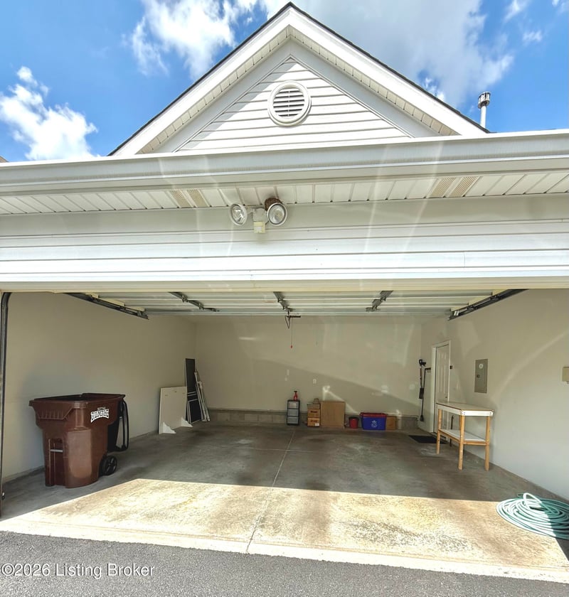 907 Spring Glen Way, Lyndon, KY 40242