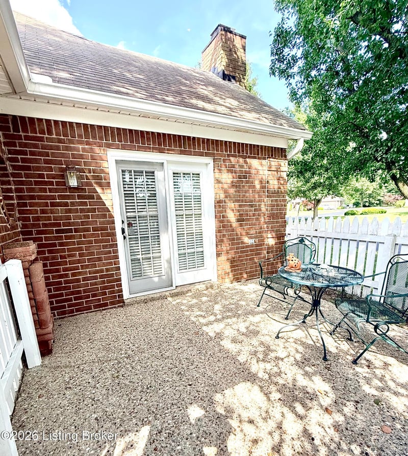 907 Spring Glen Way, Lyndon, KY 40242