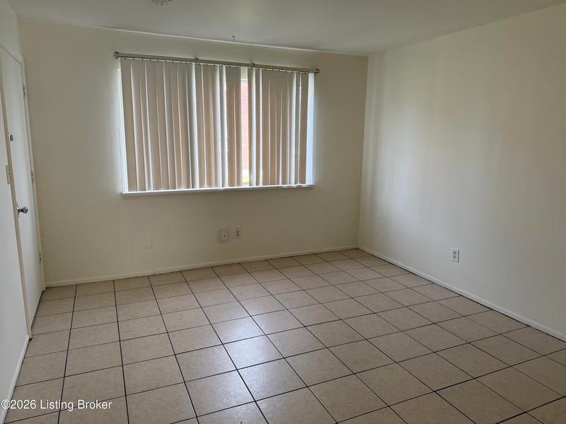 910 Sinclair St, Louisville, KY 40118