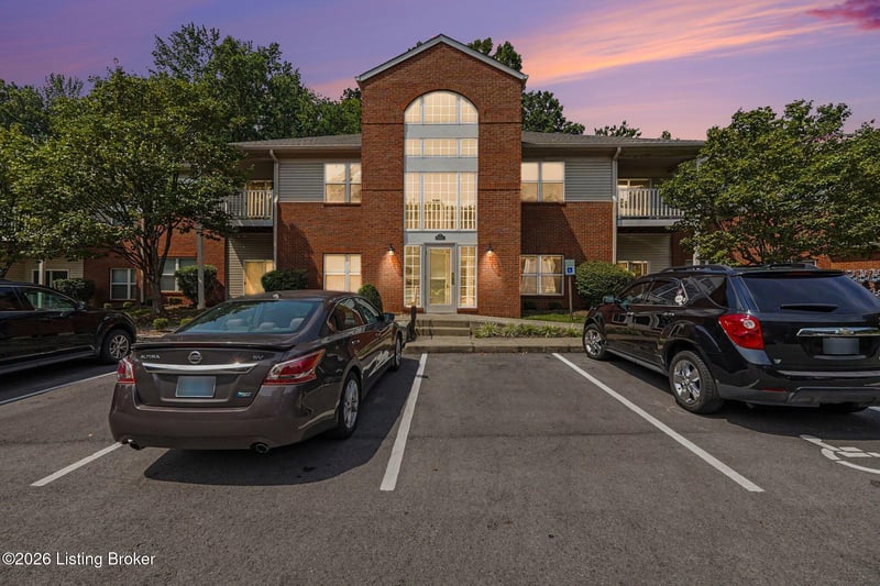 9100 Hawthorne Pointe Dr #201, Louisville, KY 40272