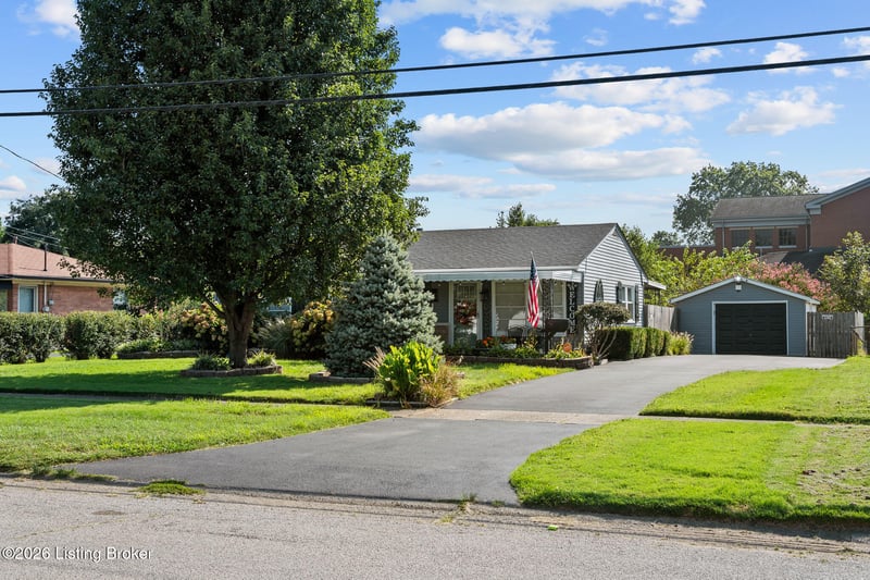 9105 Seaforth Dr, Louisville, KY 40258