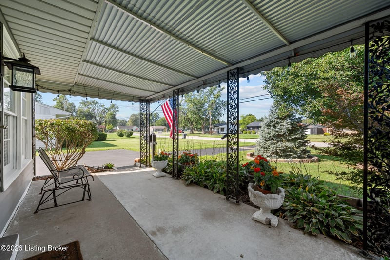 9105 Seaforth Dr, Louisville, KY 40258