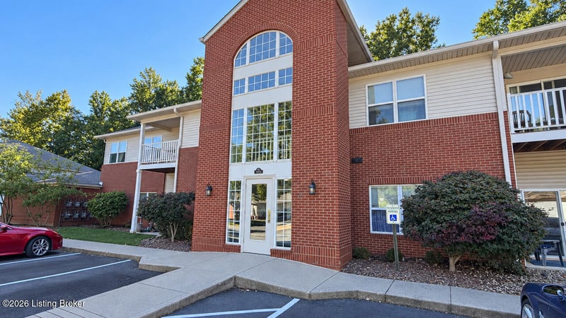 9106 Hawthorne Pointe Dr #101, Louisville, KY 40272