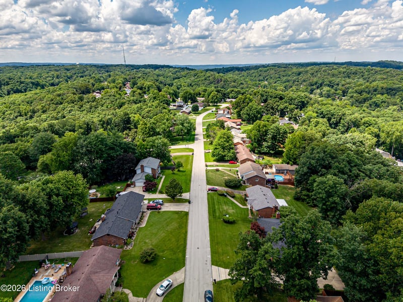 9107 Split Rail Dr, Louisville, KY 40272