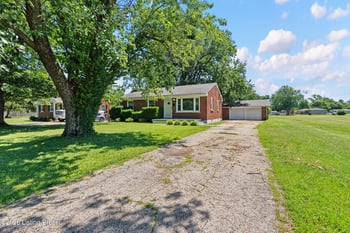 9115 Thompson Ln, Louisville, KY 40258