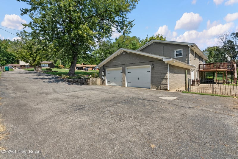 9116 Hi View Ln, Louisville, KY 40272