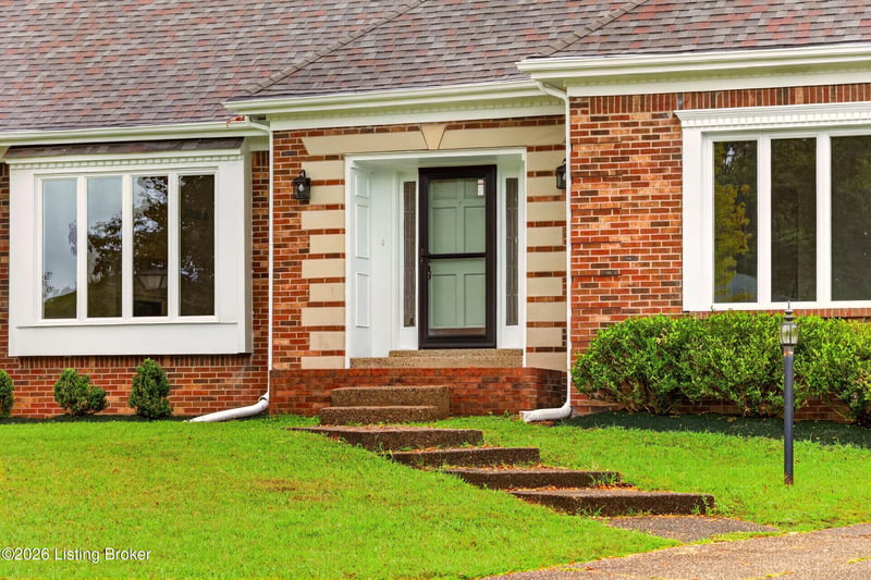 913 Brierly Hill Ct, Louisville, KY 40299