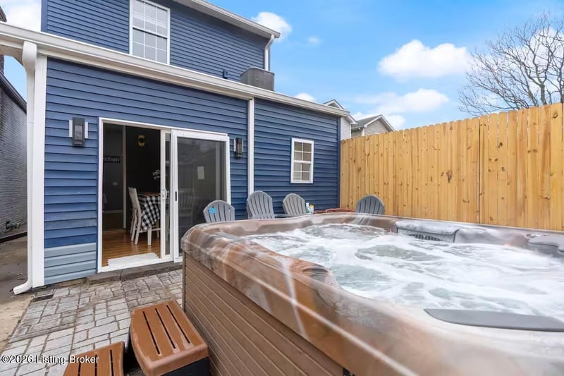 913 E Madison St, Louisville, KY 40204