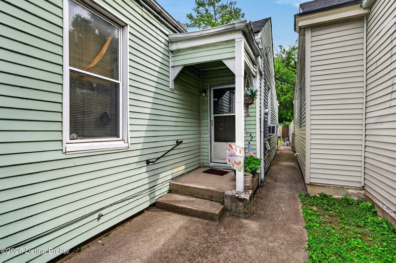 915 Ash St, Louisville, KY 40217