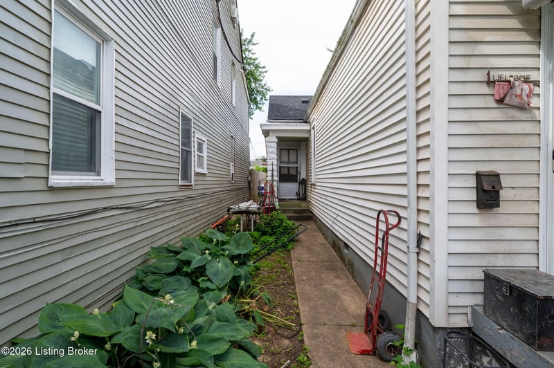 916 Ash St, Louisville, KY 40217