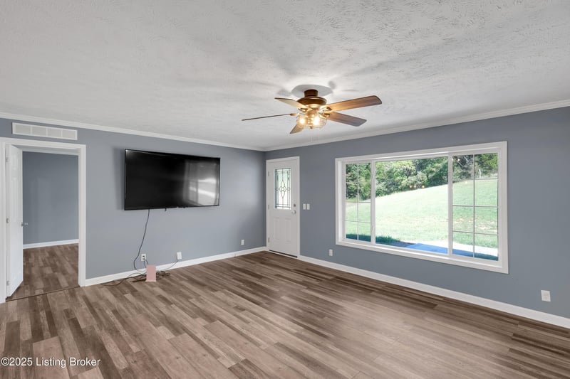 917 Vaughn Rd, Coxs Creek, KY 40013