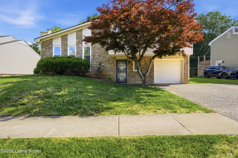 9201 Marse Henry Dr, Jeffersontown, KY 40299