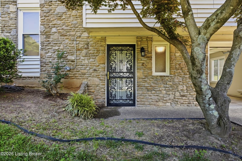 9201 Marse Henry Dr, Jeffersontown, KY 40299