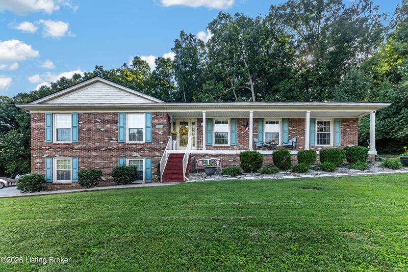 9202 Lakeridge Dr, Louisville, KY 40272