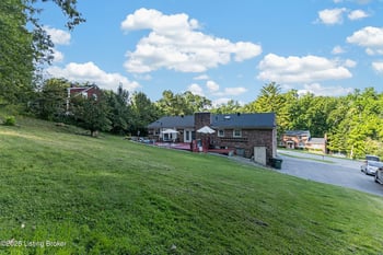 9202 Lakeridge Dr, Louisville, KY 40272