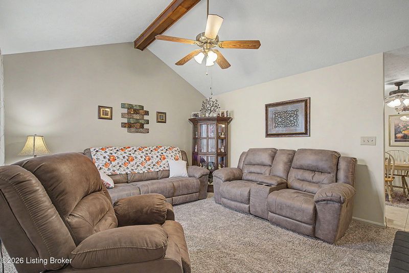9203 Fairridge Dr, Louisville, KY 40229