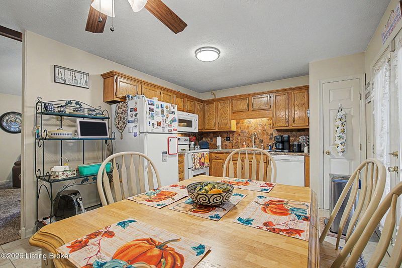 9203 Fairridge Dr, Louisville, KY 40229