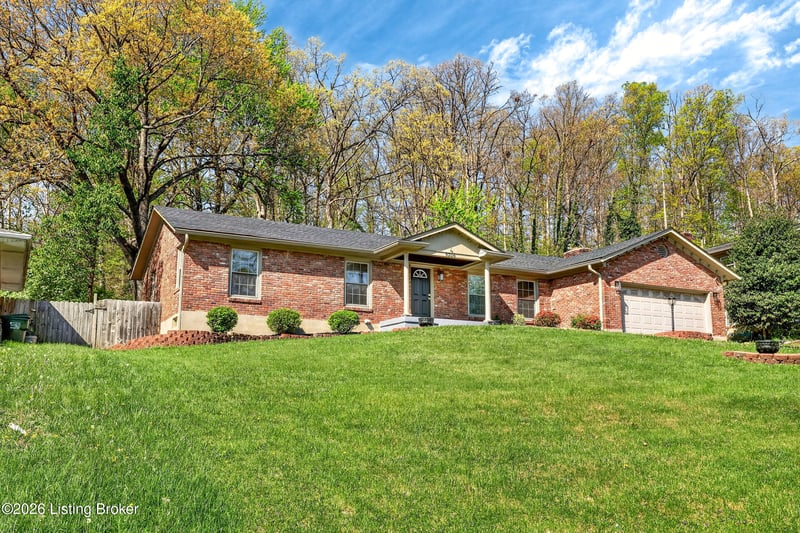 9206 Lakeridge Dr, Louisville, KY 40272