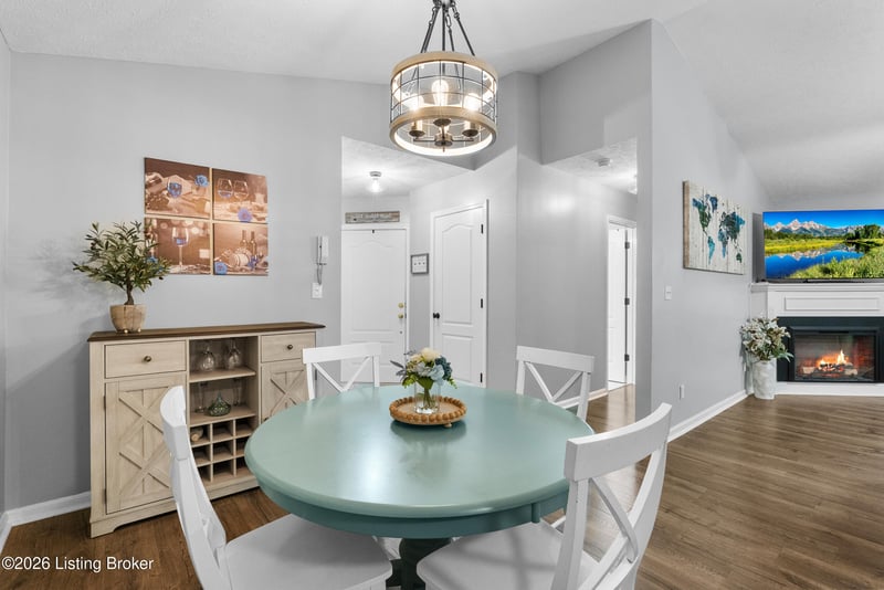 9208 Hawthorne Pointe Dr #203, Louisville, KY 40272