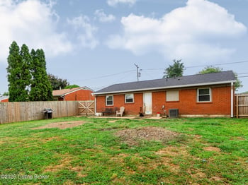 921 Blossom Rd, Louisville, KY 40229