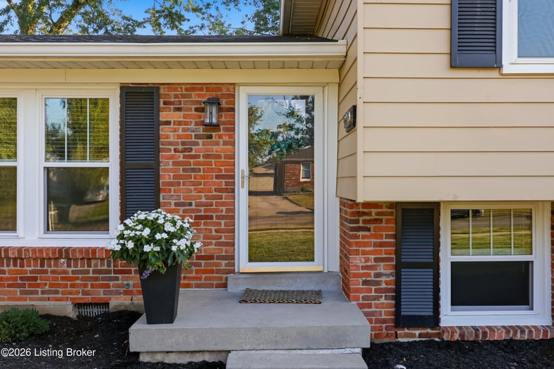 9210 Glover Ln, Louisville, KY 40242