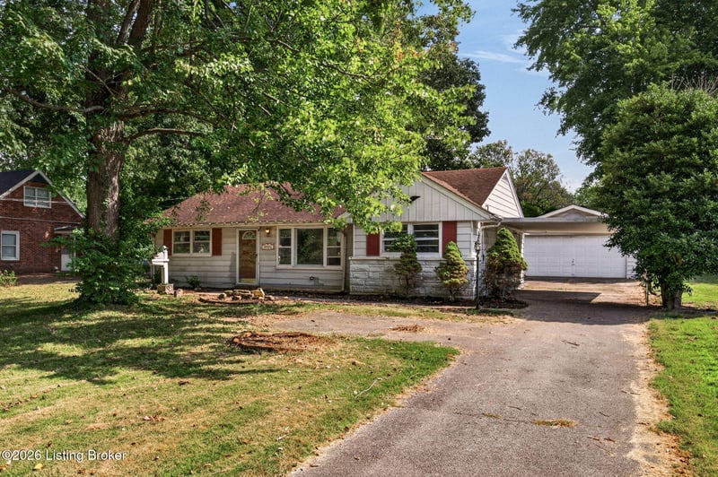 9221 Aristides Dr, Louisville, KY 40272