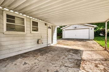 9221 Aristides Dr, Louisville, KY 40272