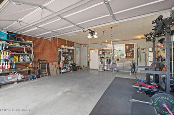 9224 Aylesbury Dr, Louisville, KY 40242