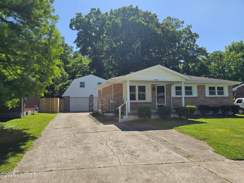 9233 Lantana Dr, Louisville, KY 40229