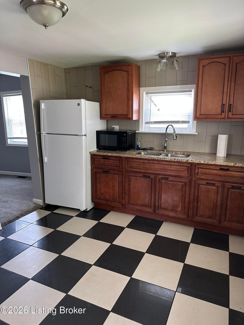 925 Brentwood Ave, Louisville, KY 40215